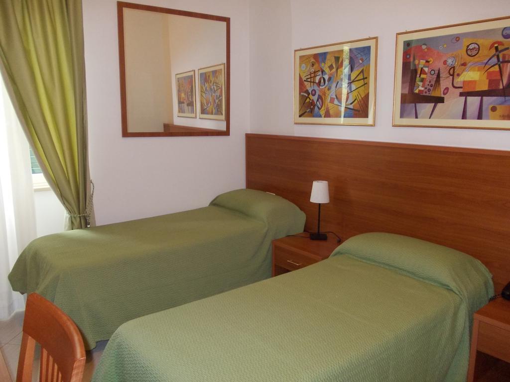 Hotel Solaria Rodi Garganico Kamer foto