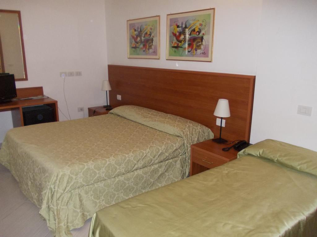 Hotel Solaria Rodi Garganico Kamer foto