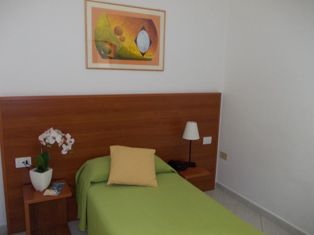 Hotel Solaria Rodi Garganico Buitenkant foto