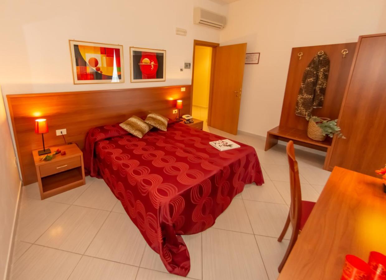 Hotel Solaria Rodi Garganico Buitenkant foto