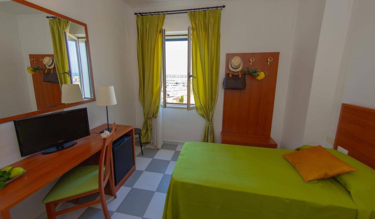 Hotel Solaria Rodi Garganico Buitenkant foto