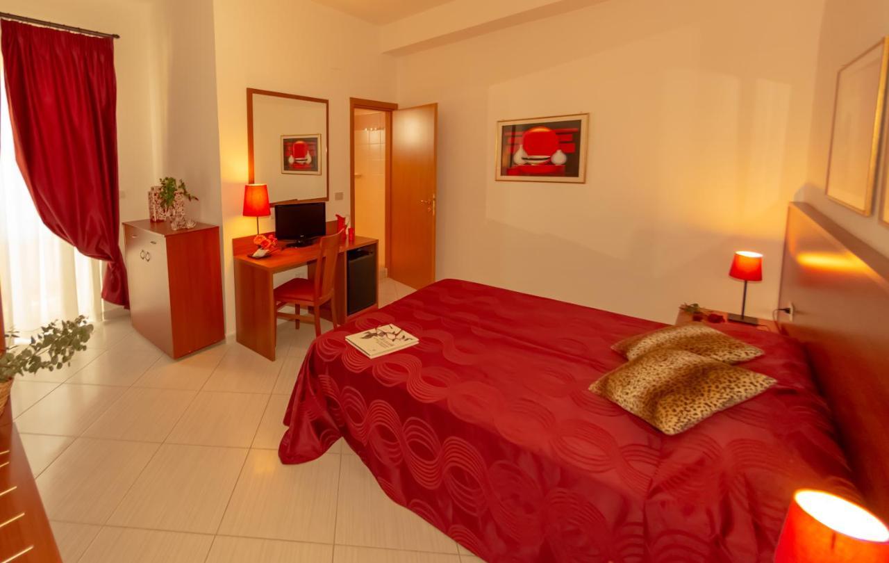 Hotel Solaria Rodi Garganico Buitenkant foto
