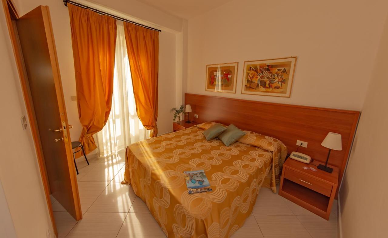 Hotel Solaria Rodi Garganico Buitenkant foto