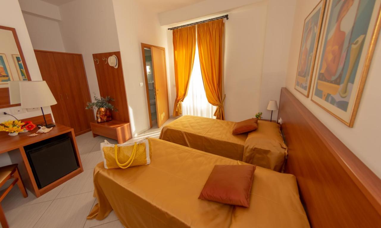 Hotel Solaria Rodi Garganico Buitenkant foto