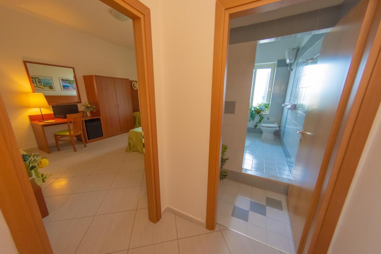 Hotel Solaria Rodi Garganico Buitenkant foto