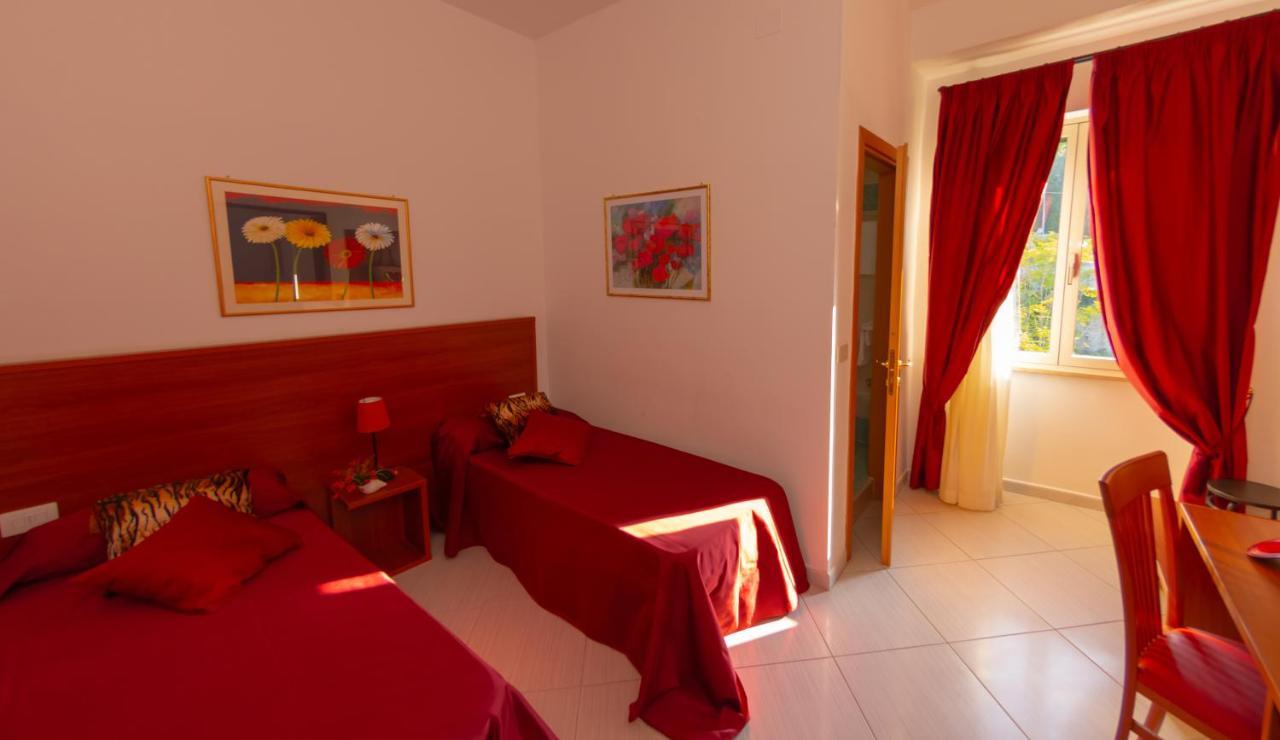 Hotel Solaria Rodi Garganico Buitenkant foto